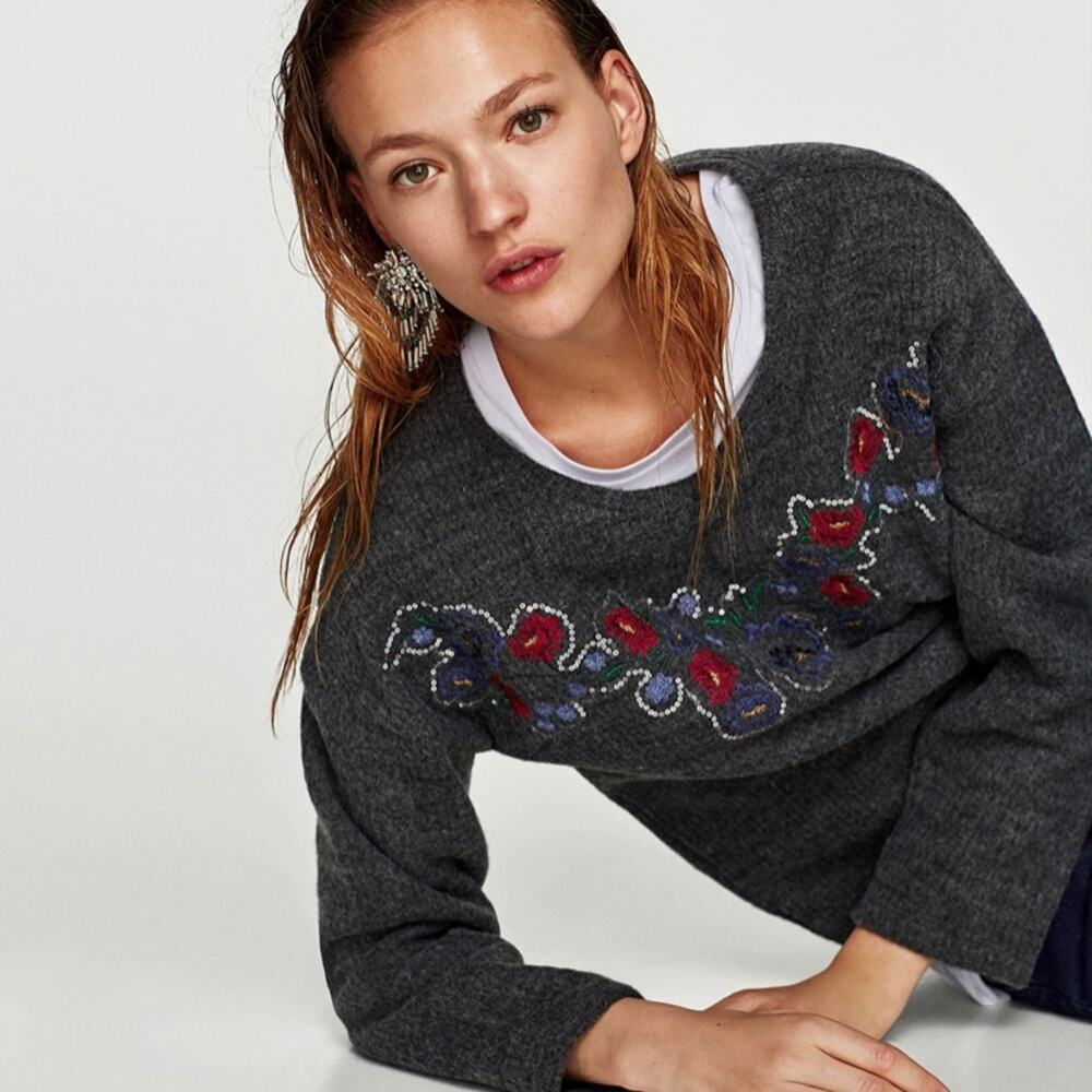 Zara gray floral sequins top size Medium